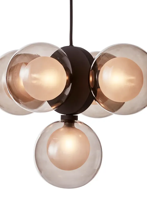 Svart CO Bankeryd-lampa i modern modell.