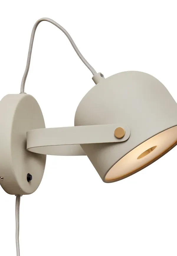Supersnygg vägglampa i beiget från CO Bankeryd.