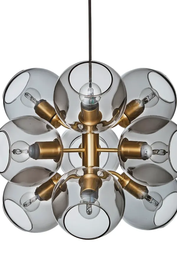 Grå lampa som passar perfekt till sommaren 2025!