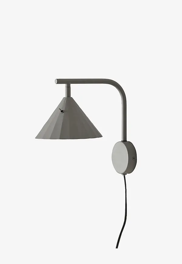 Stilriktig Lampa som passar bra vid många olika tillfällen.