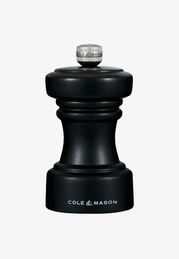 Jättesnygg pepparkvarn i svart från Cole & Mason.