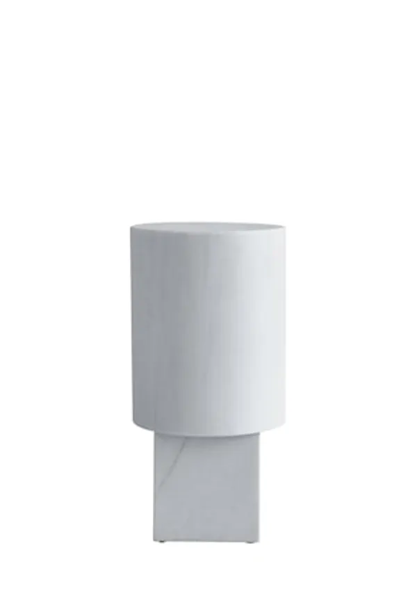 Vacker sidobord i vitt från 101 Copenhagen.