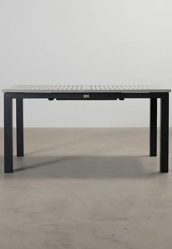 Jättefin utebord 2024 från Comfort Garden.