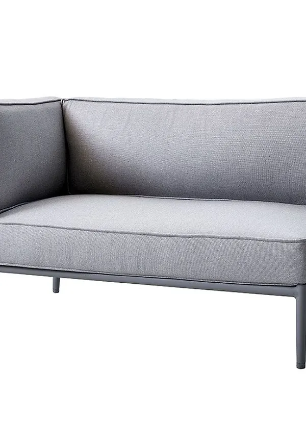 Grå Cane-Line-soffgrupp i otroligt fin modell.