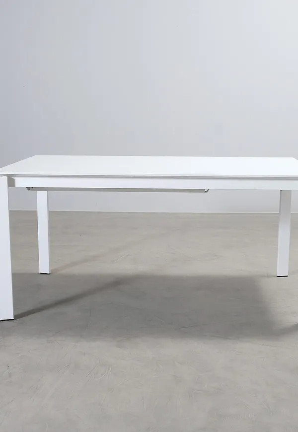 Superfin vit matbord 2025 från Connubia.