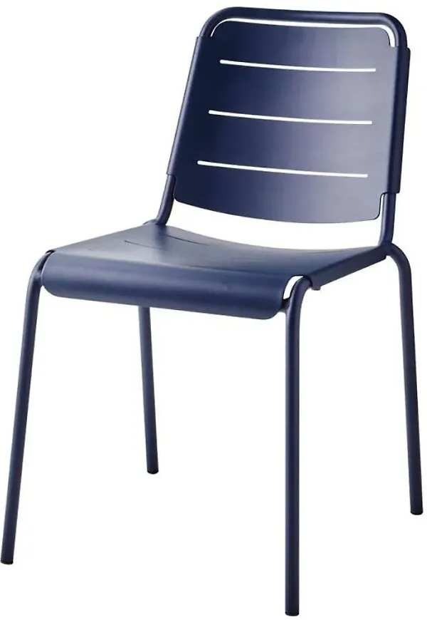 Supersnygg blå stol 2025 från Cane-Line.