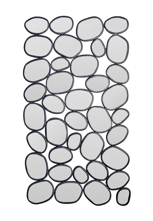 Stilren spegel i svart färg gjord i aluminium.