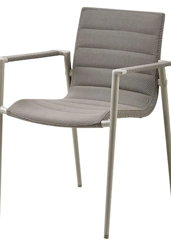 Fantastiskt fin Stol som passar bra vid många olika tillfällen.