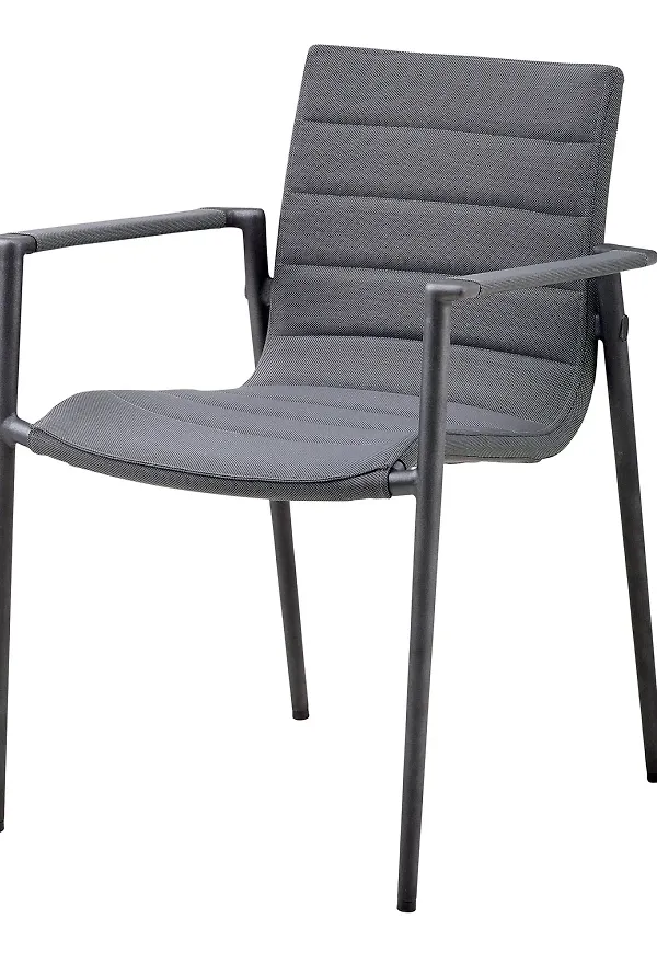 Stilriktig stol i aluminium från Cane-Line.