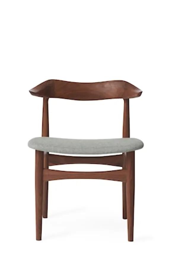 Riktigt snygg stol i valnöt från Warm Nordic.