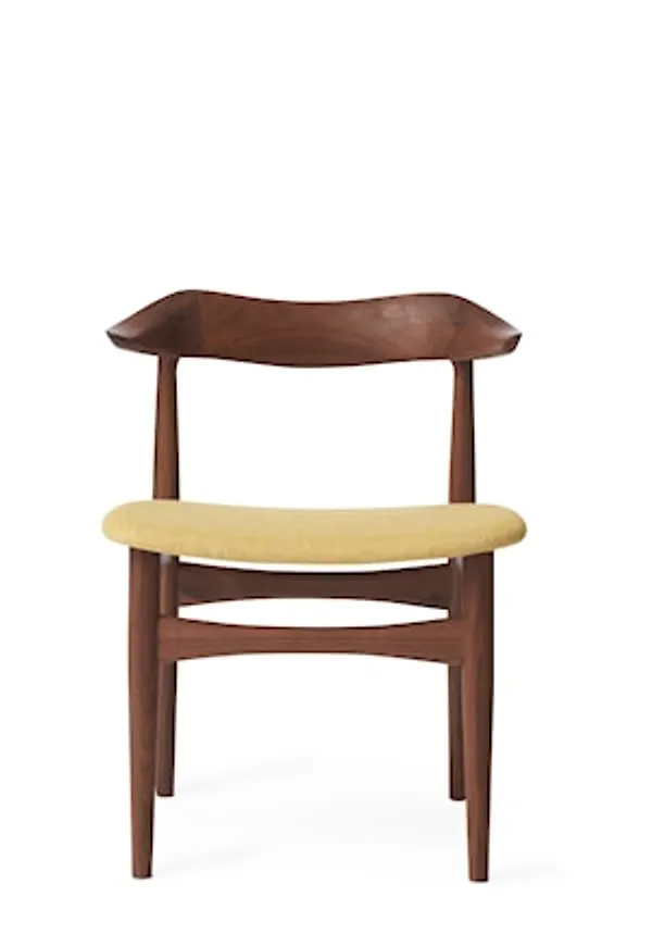 Vacker brun stol i valnöt från Warm Nordic.