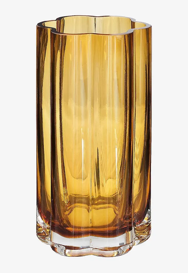 Otroligt snygg vas i guld från Cult Design.