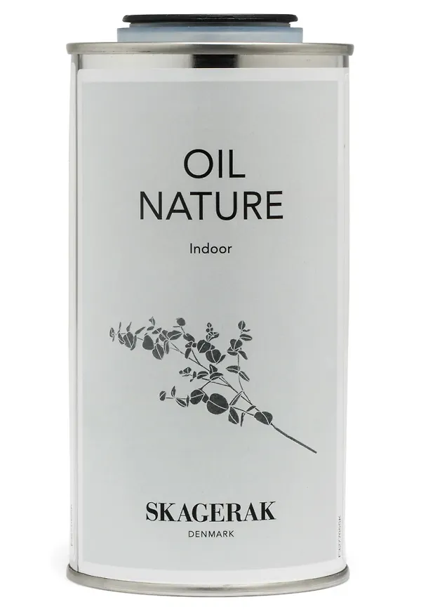 Jättesnygg ekmöbel 2025 från Skagerak.