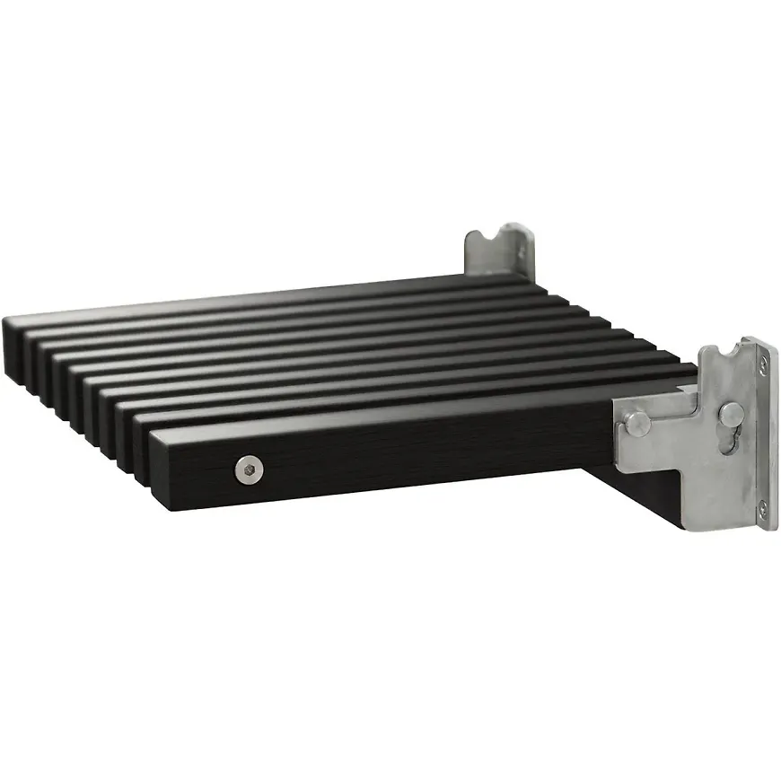 Mysig möbel i ek från Skagerak.