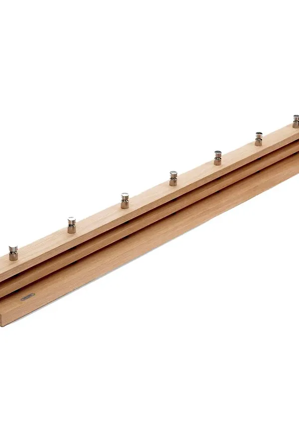 Härlig klädhängare i ek från Skagerak.