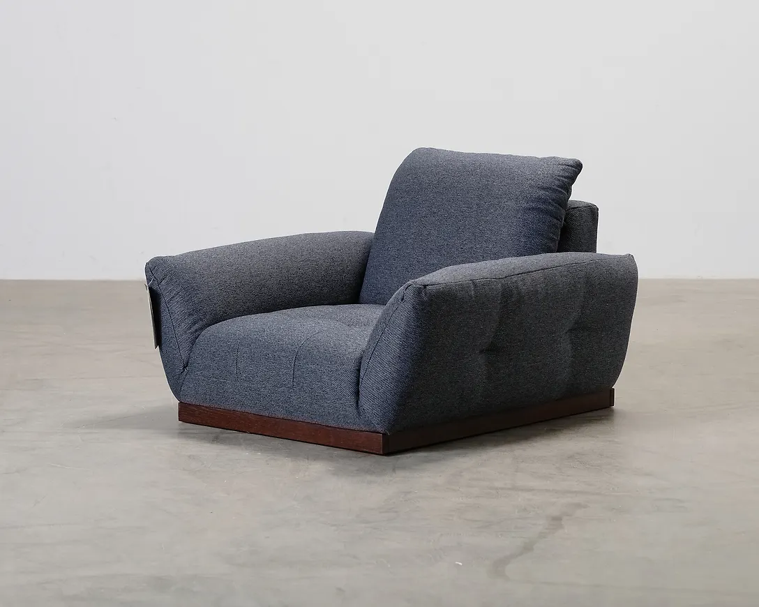 Blå CXL by Christian Lacroix-fåtölj i fin modell.