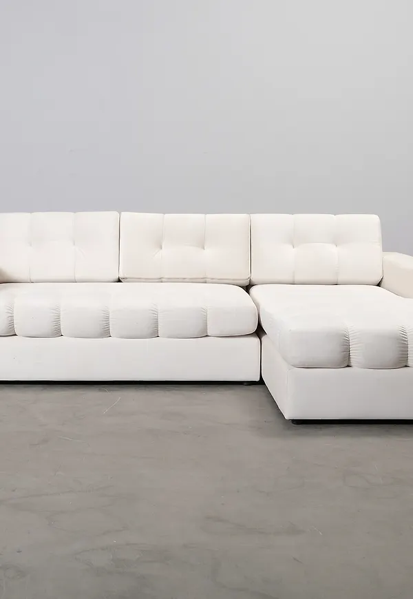 Trendig soffa i blått från CXL by Christian Lacroix.