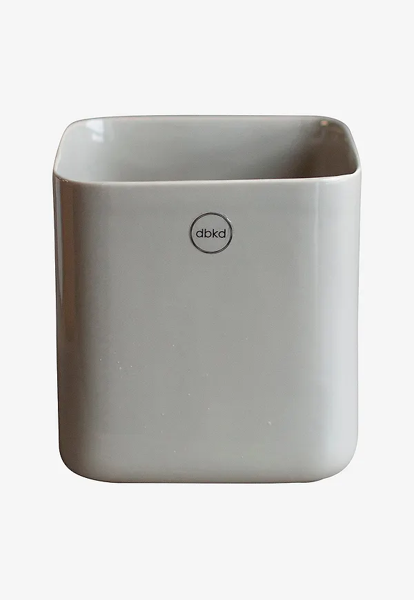 Snygg kruka i beiget från DBKD.