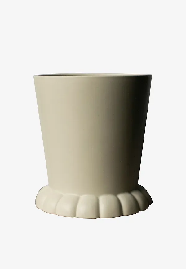 Supersnygg Kruka som passar bra vid många olika tillfällen.