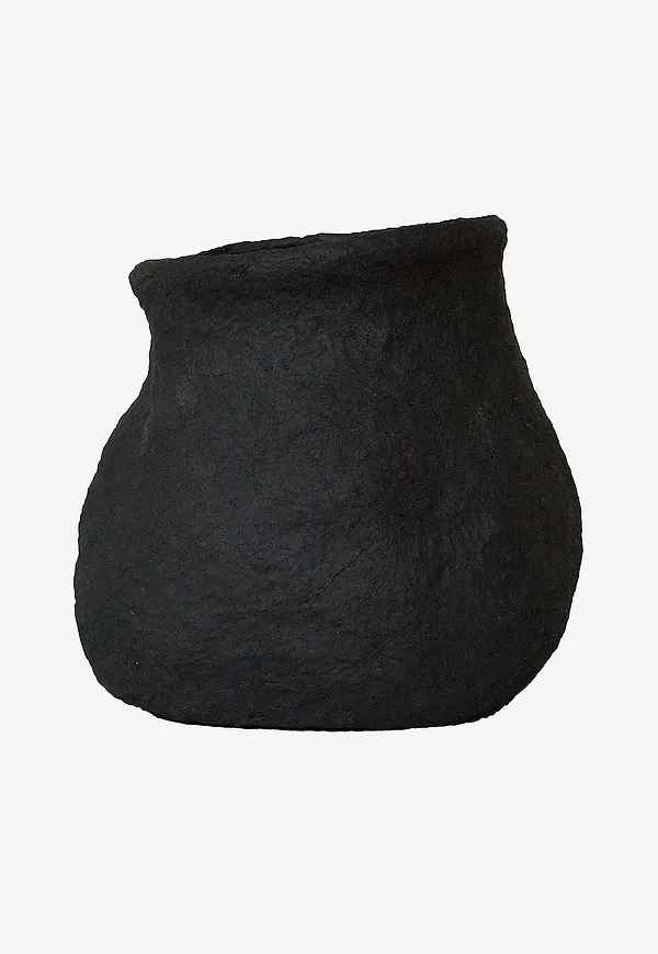 Riktigt snygg svart kruka 2025 från DBKD.