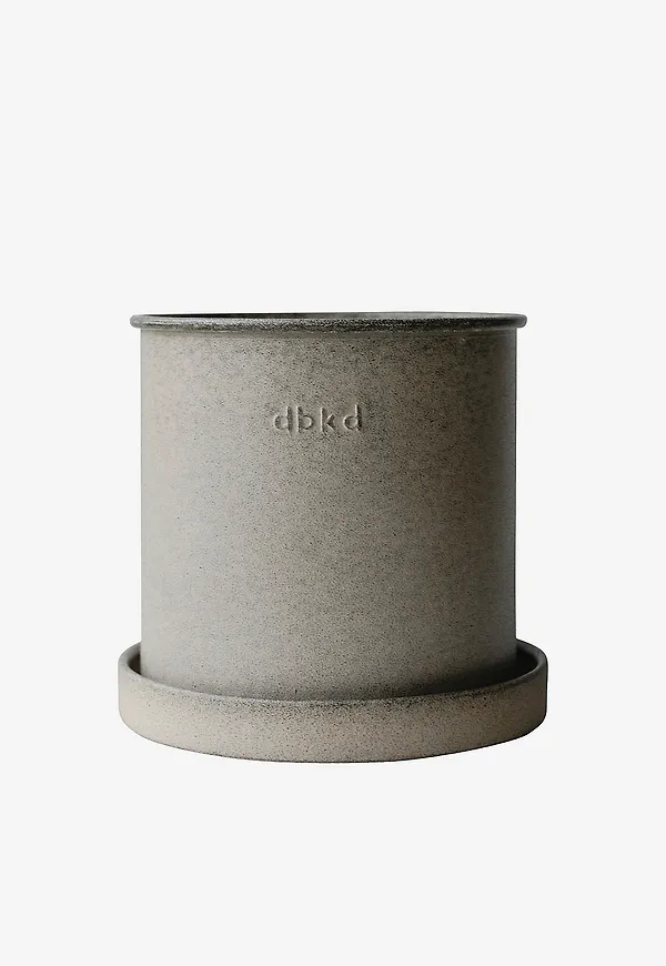 Fantastiskt fin beige kruka 2025 från DBKD.