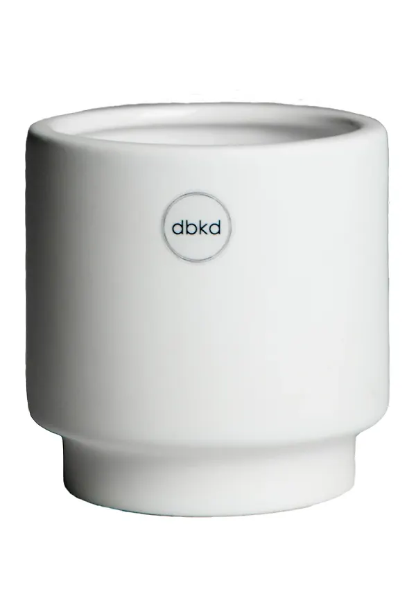 Vit DBKD-kruka i stilren modell.