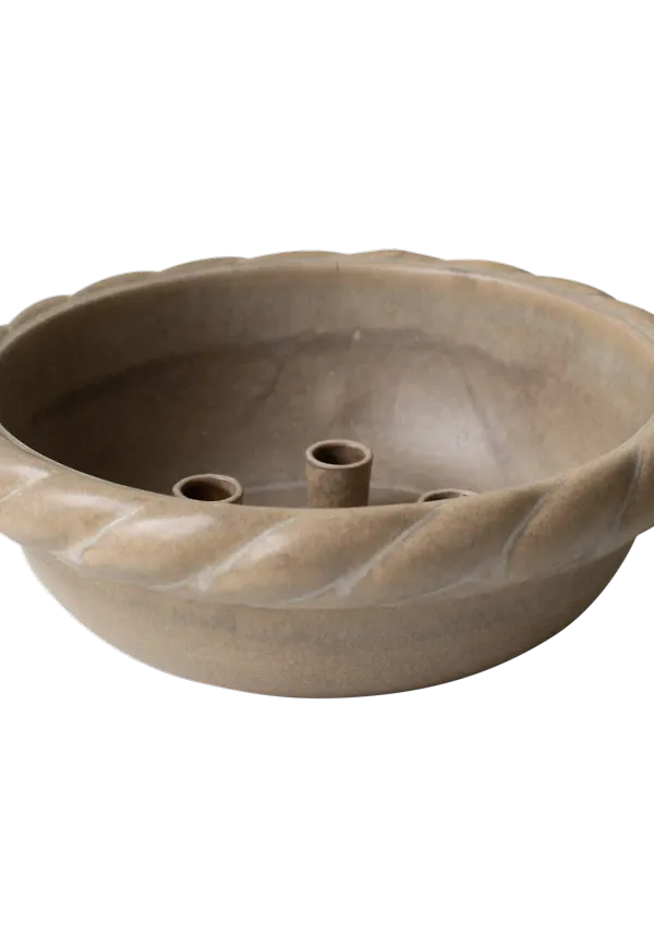 Beige DBKD-ljusstake i komfortabel modell.
