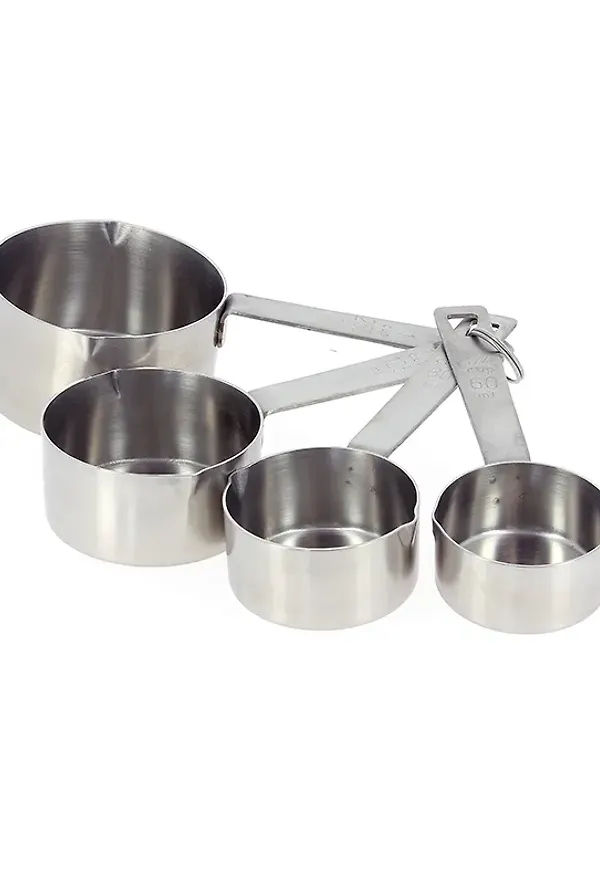 Silverfärgad De Buyer-måttsats i modern modell.