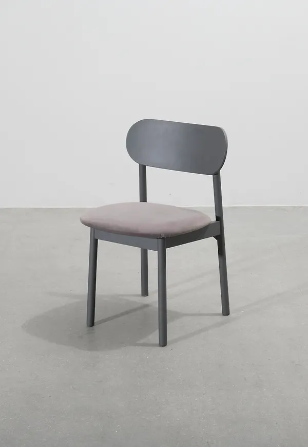 Grå Decotique-matstol i jättefin modell.