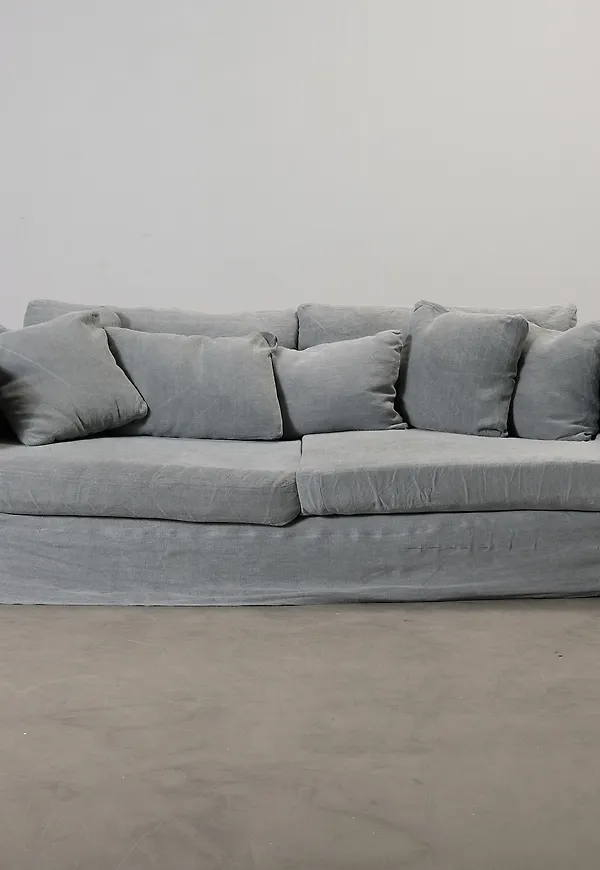 Trendig soffa i linne från Decotique.