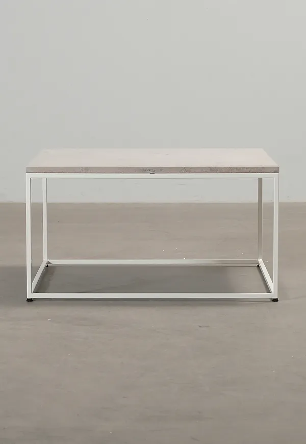 Härlig soffbord i beiget från Decotique.