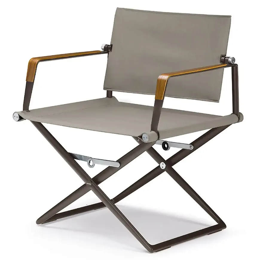 Vacker teakfåtölj 2025 från Dedon.