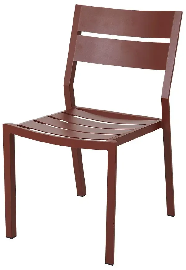 Smickrande brafab stol i röd färg gjord i aluminium.