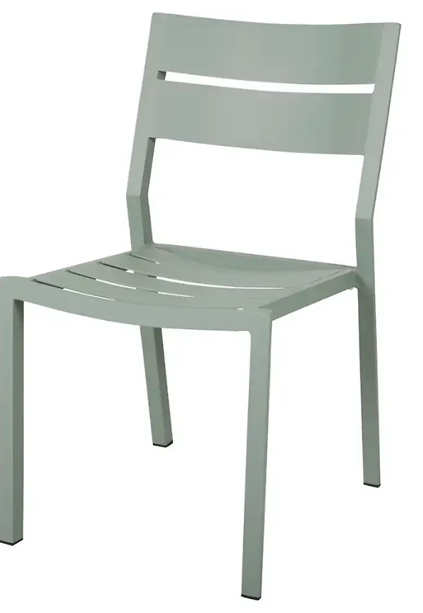 Brafab matstol som passar perfekt till sommaren 2025!