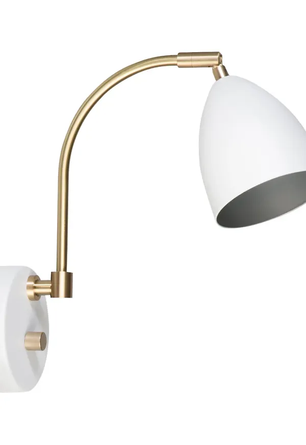 Vit vägglampa som passar perfekt till sommaren 2025!