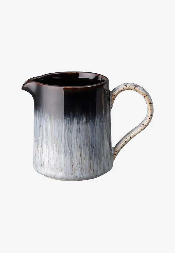 Svart Denby-kanna i skön modell.