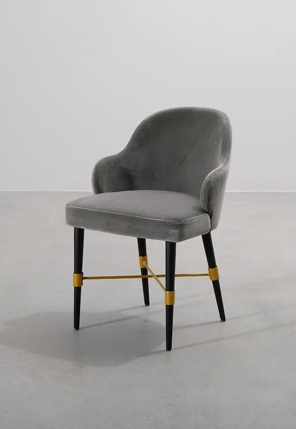 Mysig grå matstol 2025 från House Doctor.