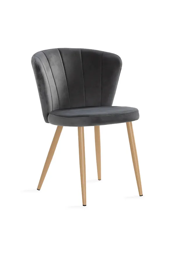 Grå matstol som passar perfekt till sommaren 2025!