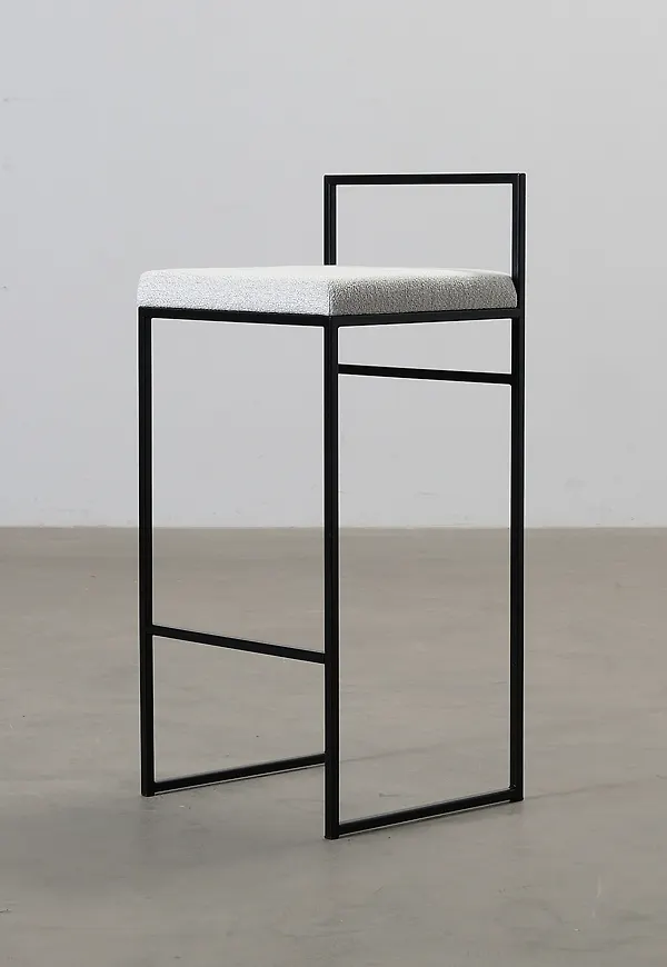 Härlig barstol i beiget från Department.