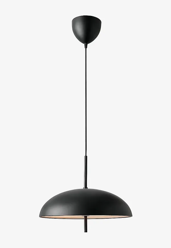 Härlig svart lampa 2025 från Design For The People.