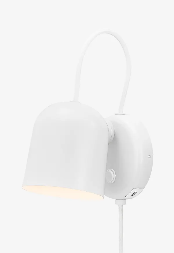 Riktigt trendig vit lampa 2025 från Design For The People.