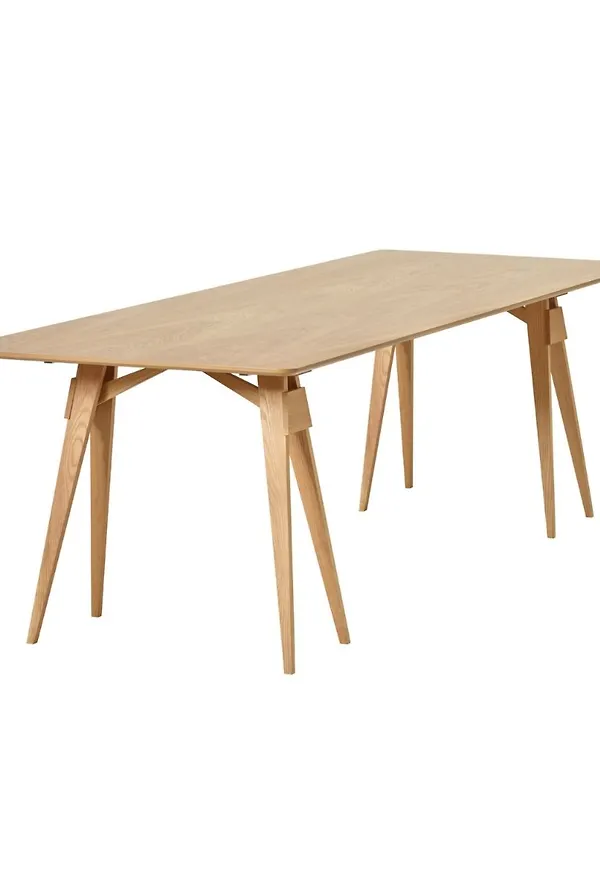 Jättesnygg ekbord 2025 från Design House Stockholm.