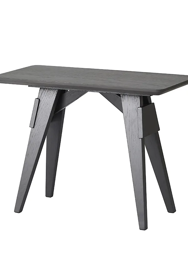 Modern bord i svart från Design House Stockholm.