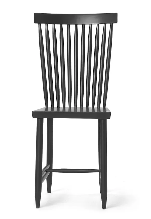 Mysig svart stol 2024 från Design House Stockholm.