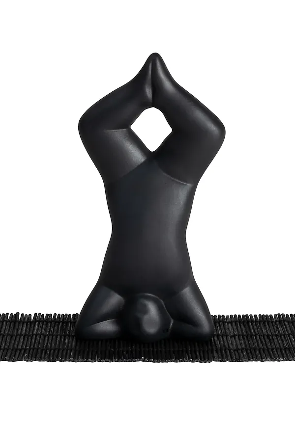 Svart Design House Stockholm-figur i söt modell.