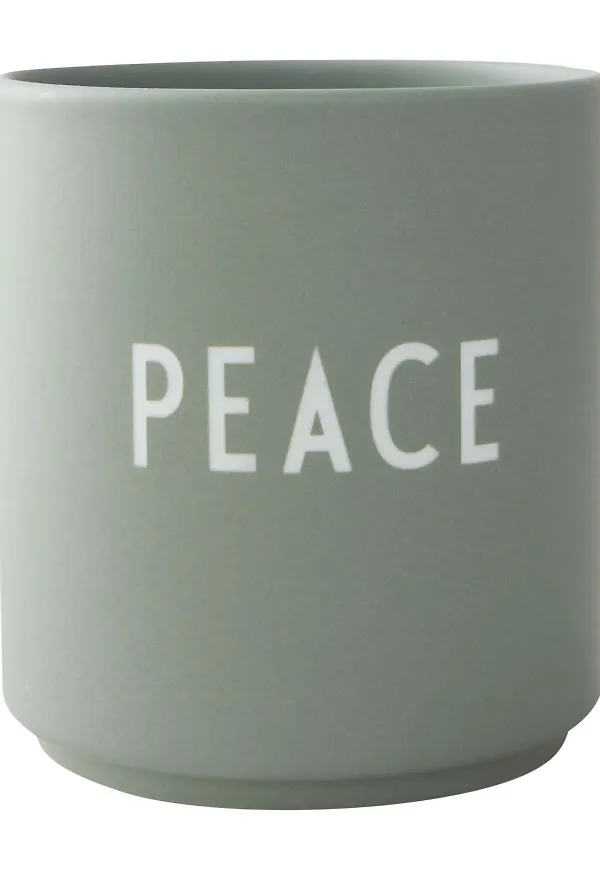 Grön Design Letters-mugg i stilriktig modell.
