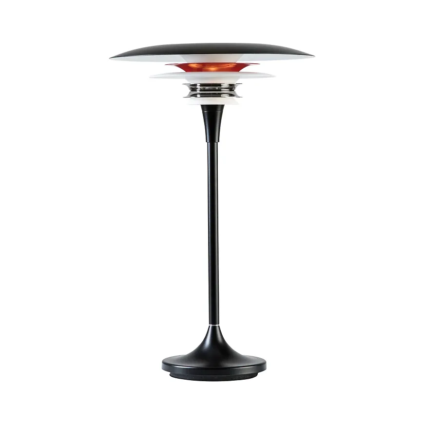 Svart Belid lampa som passar perfekt till sommaren 2025!