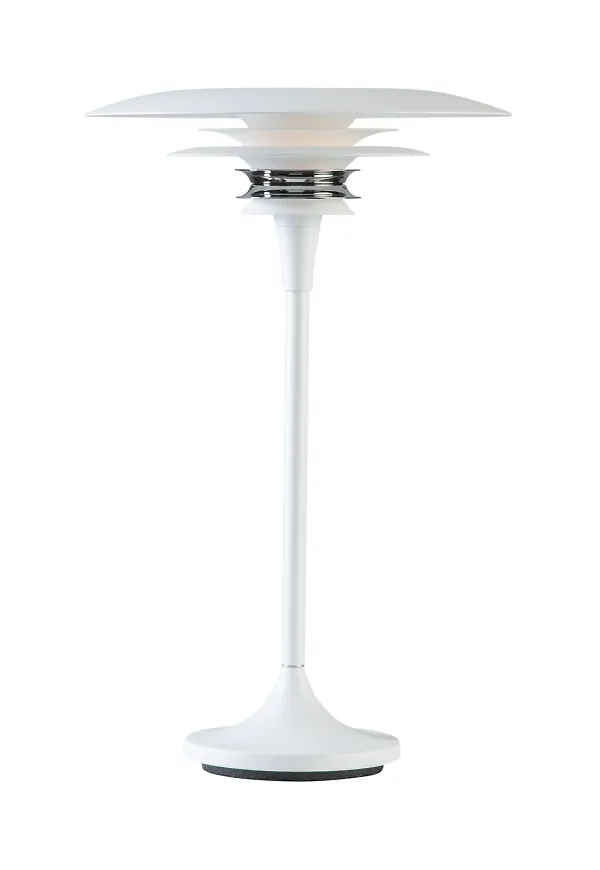 Stilren Lampa som passar bra vid många olika tillfällen.