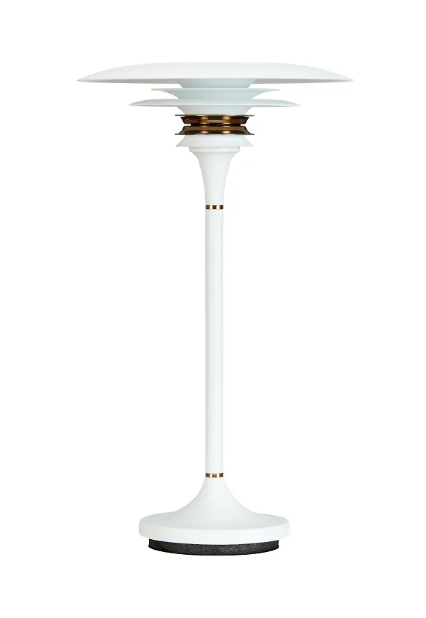 Vit bordslampa som passar perfekt till sommaren 2025!