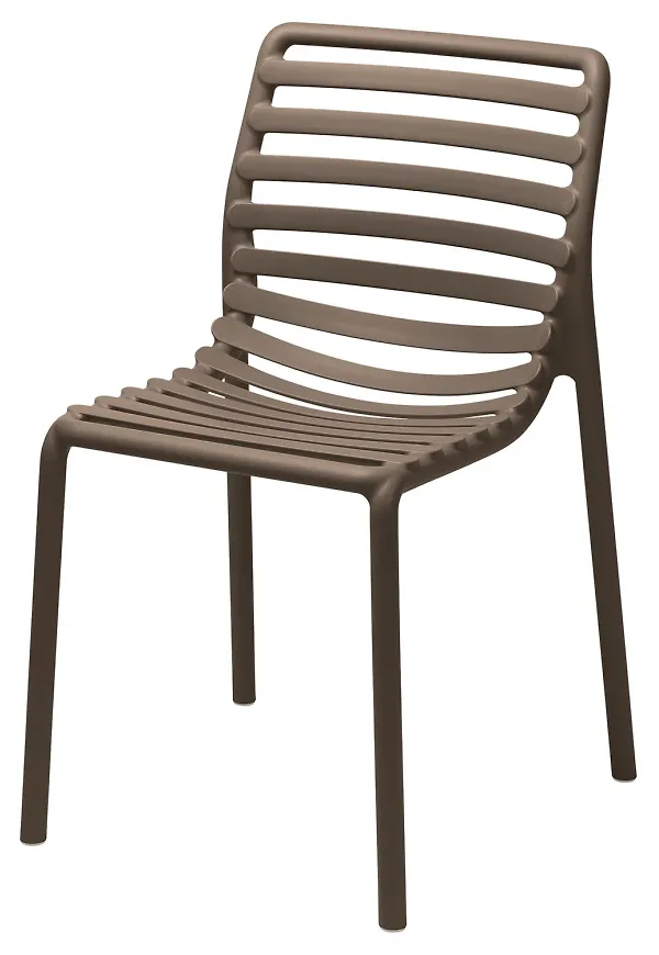 Smickrande Stol som passar bra vid många olika tillfällen.